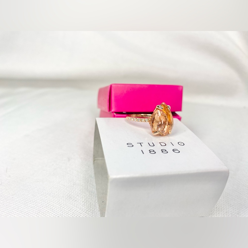 Rose gold Avon ring with pinky peach faceted glass stone size 6